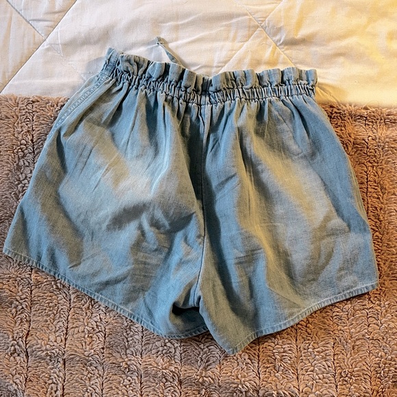 High-rise shorts - Picture 2 of 3